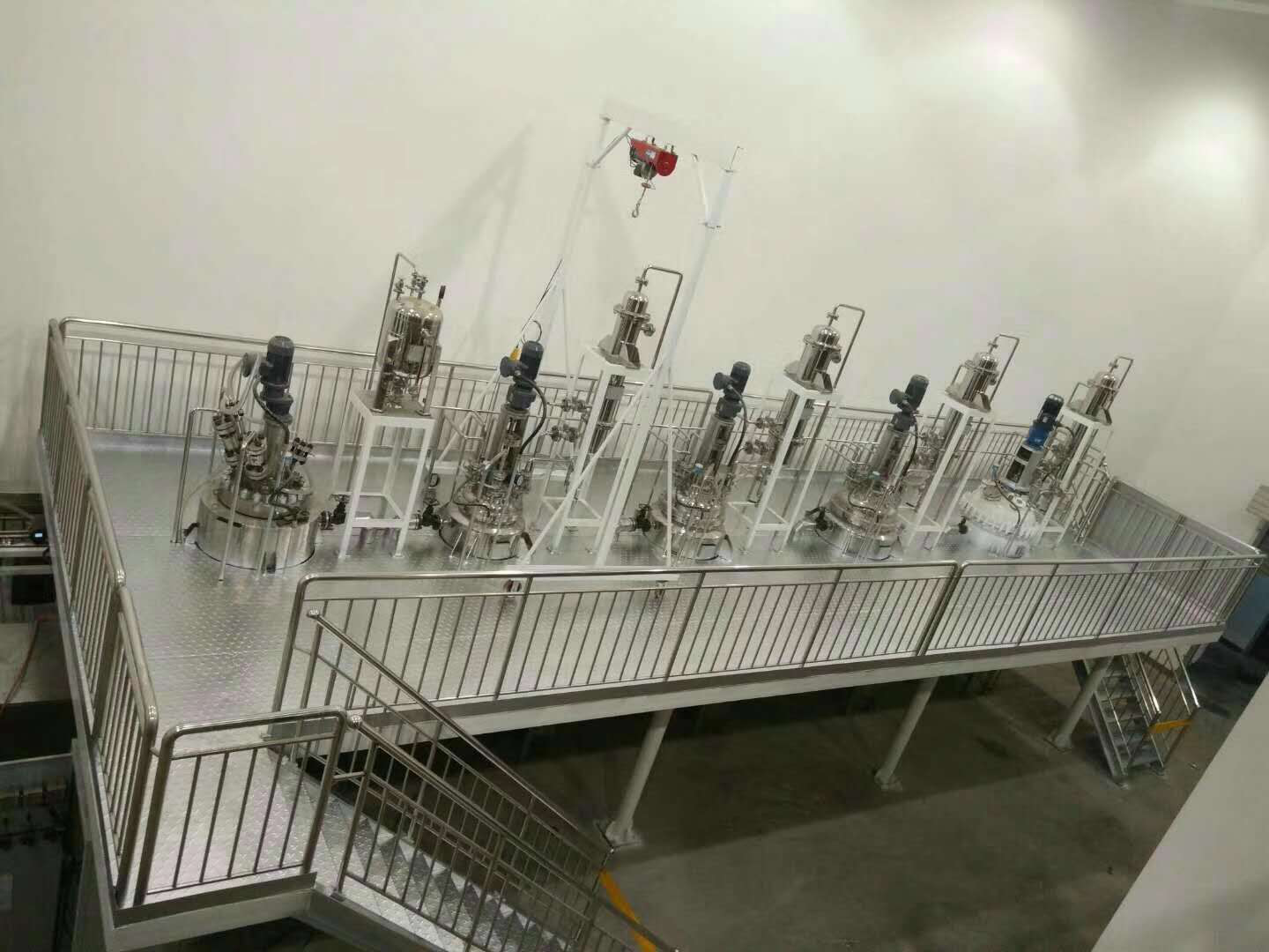 中試成套反應設備(2).png